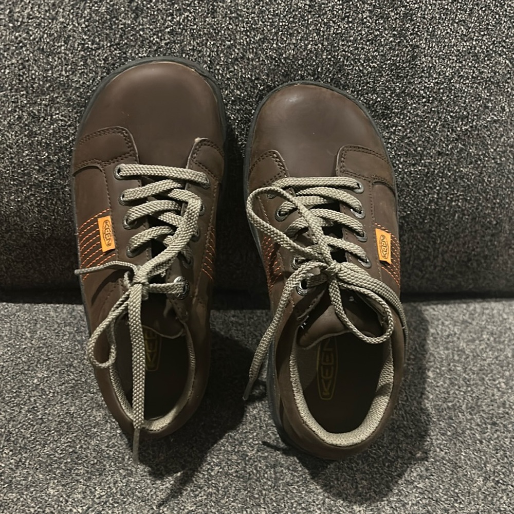 Keen boys’ casual shoes size 1.